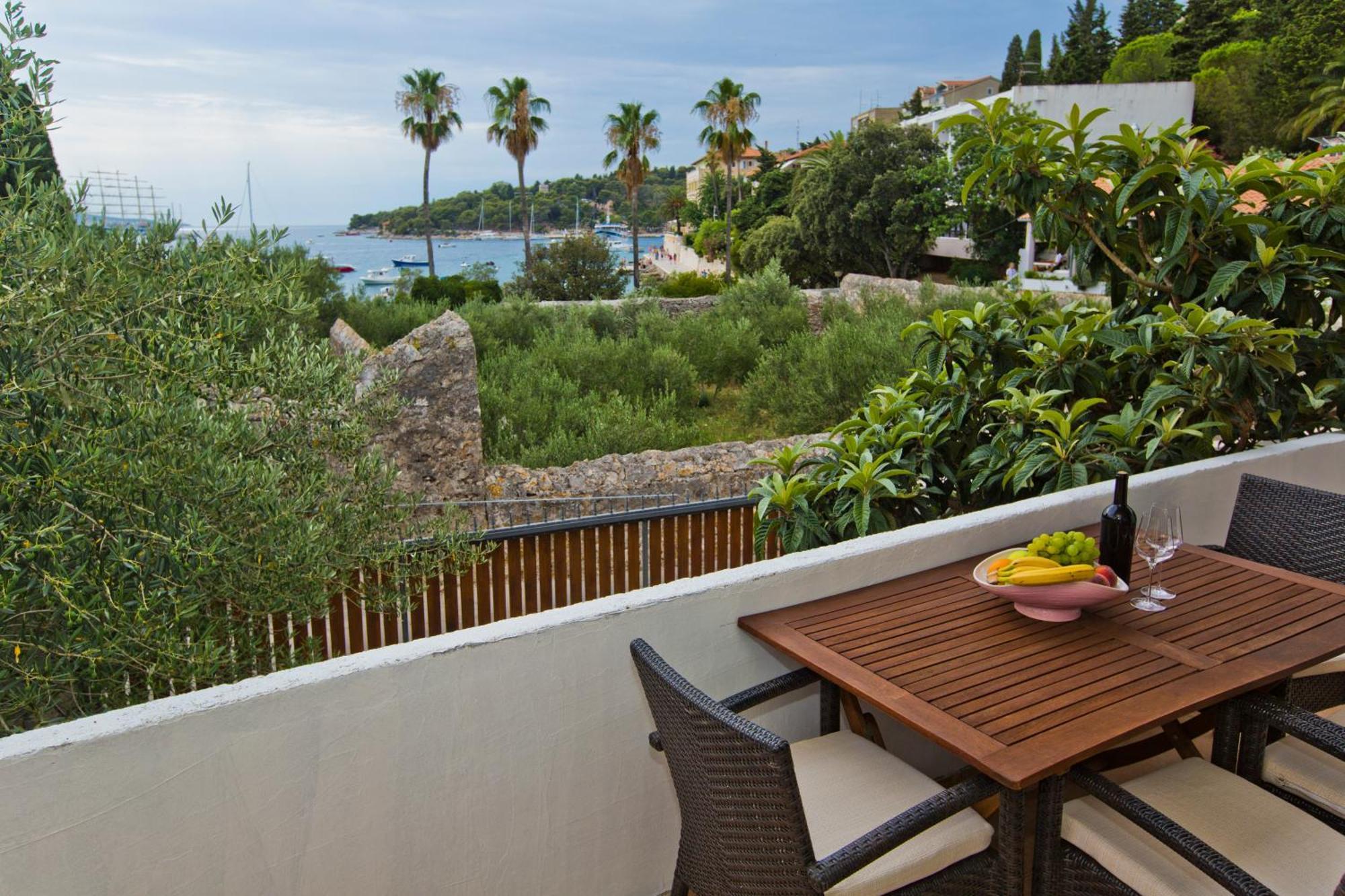 Apartments Grgo Đảo Hvar Ngoại thất bức ảnh